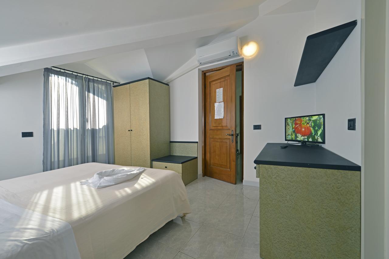 Hotel Garden Bocca Di Magra Exterior foto